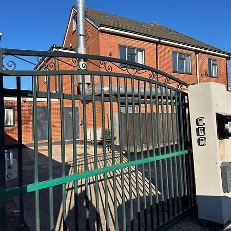 Cosy 3 Bed Apartment Near Birmingham Airport & Nec Perfect For Groups & Contractors! Buitenkant foto